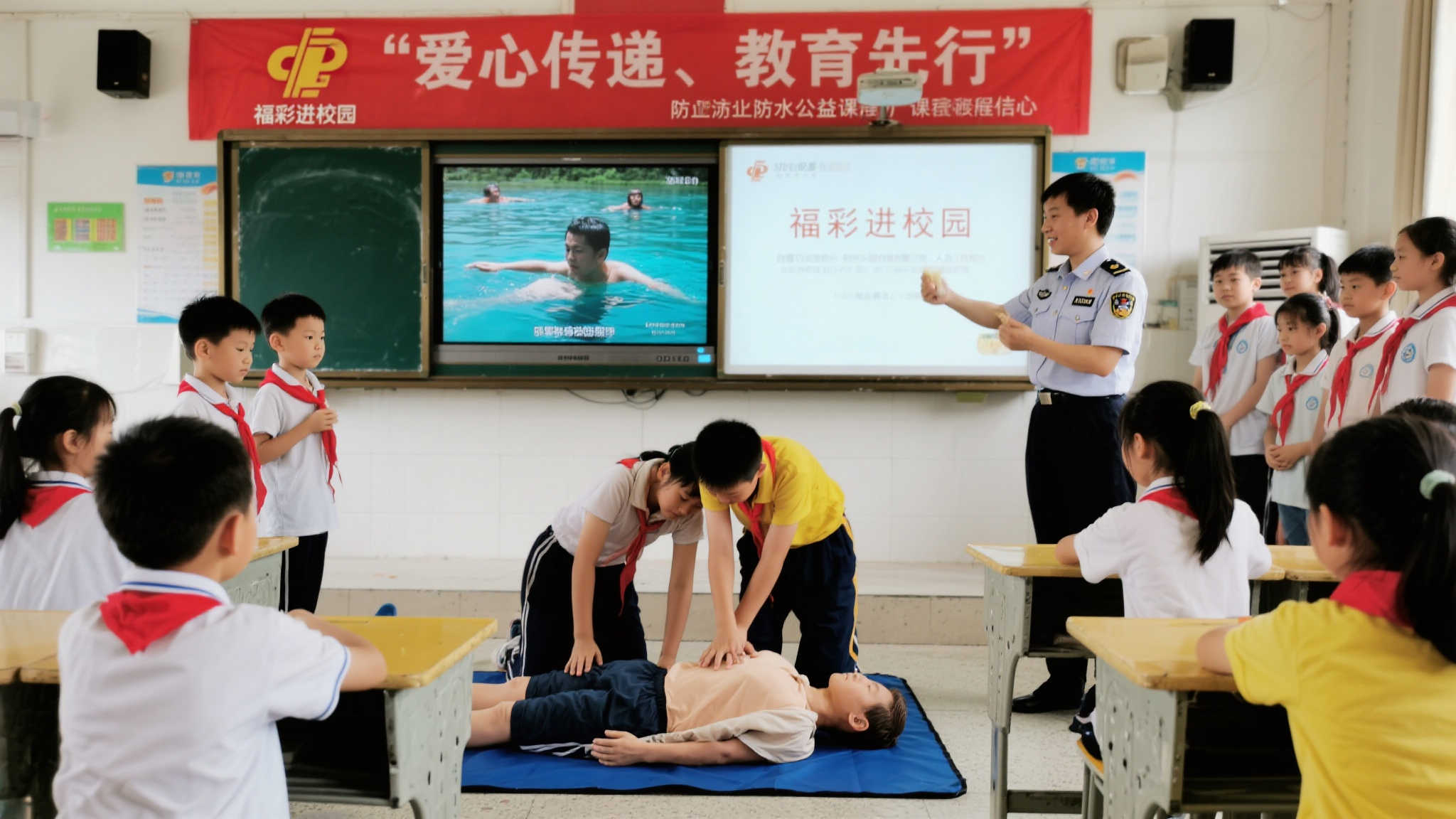 “爱心传递、教育先行”是这次防溺水公益课